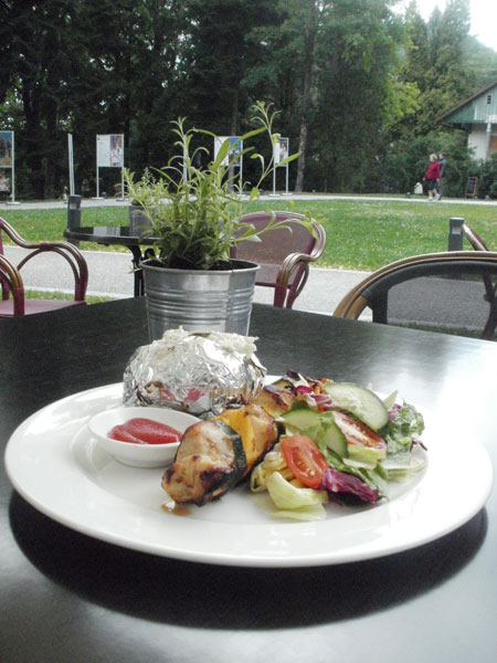 Grillowanie na zielonym tarasie Jazz Bar